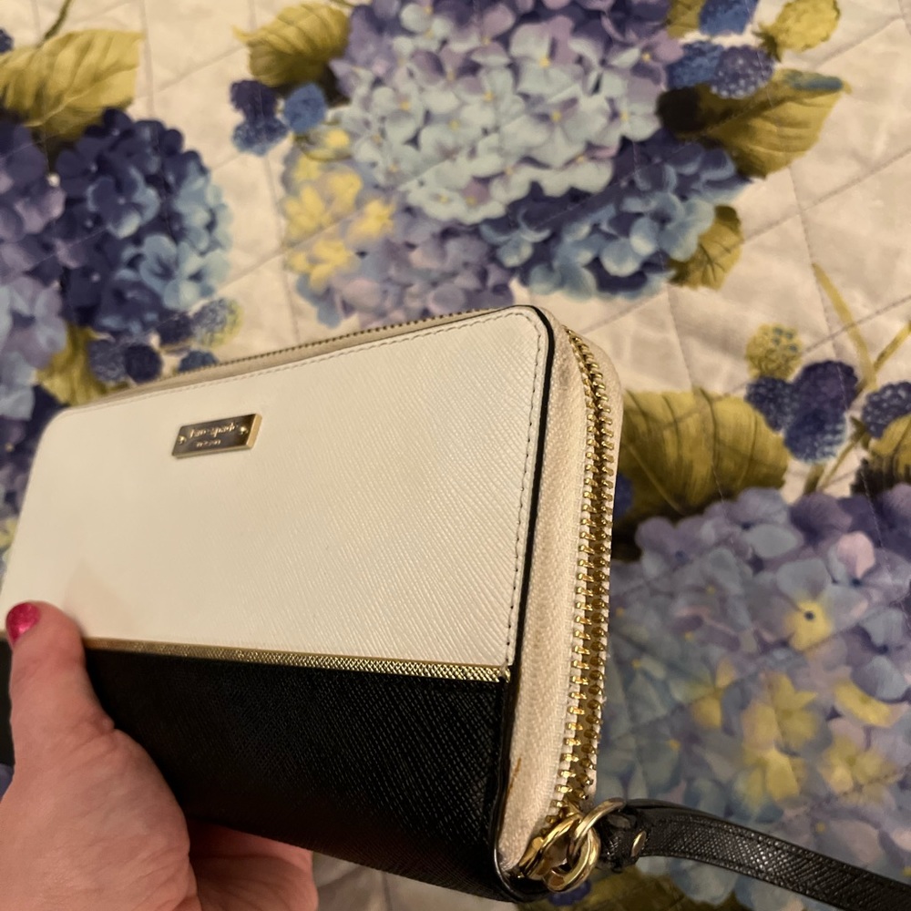 Kate Spade Wallet - Picture 4 of 5